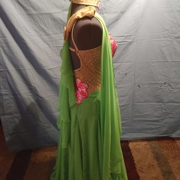 Bright Green Smooth Ballroom - Picture 7 of 7